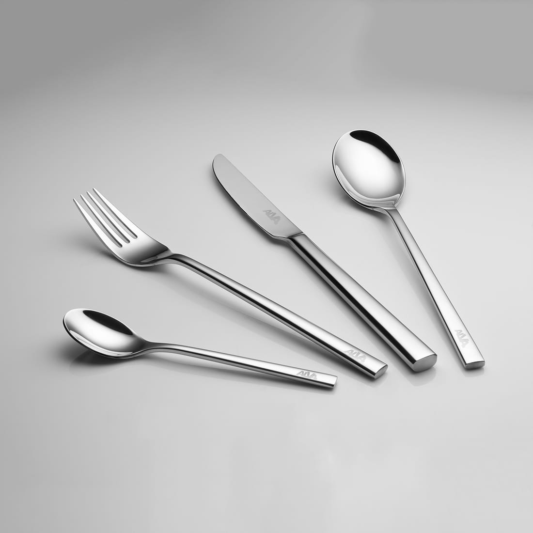 Sztućce Living z logotypem